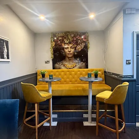 Town House * 蒂珀雷里